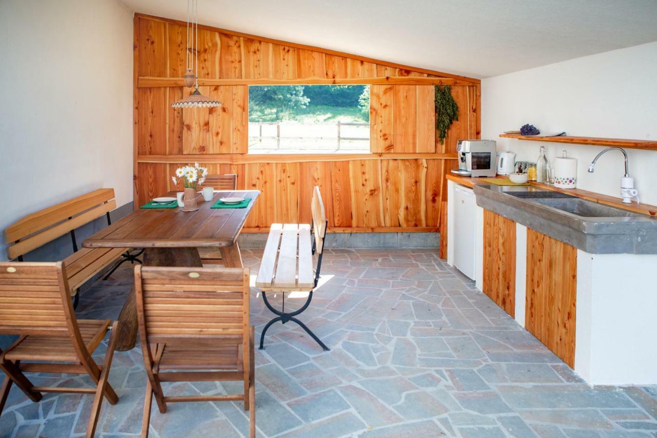 Villa Farm Volk à Suhorje Extérieur photo